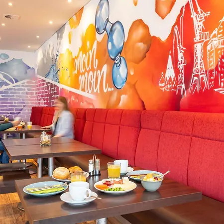 Ibis Styles Hamburg Alster City-3